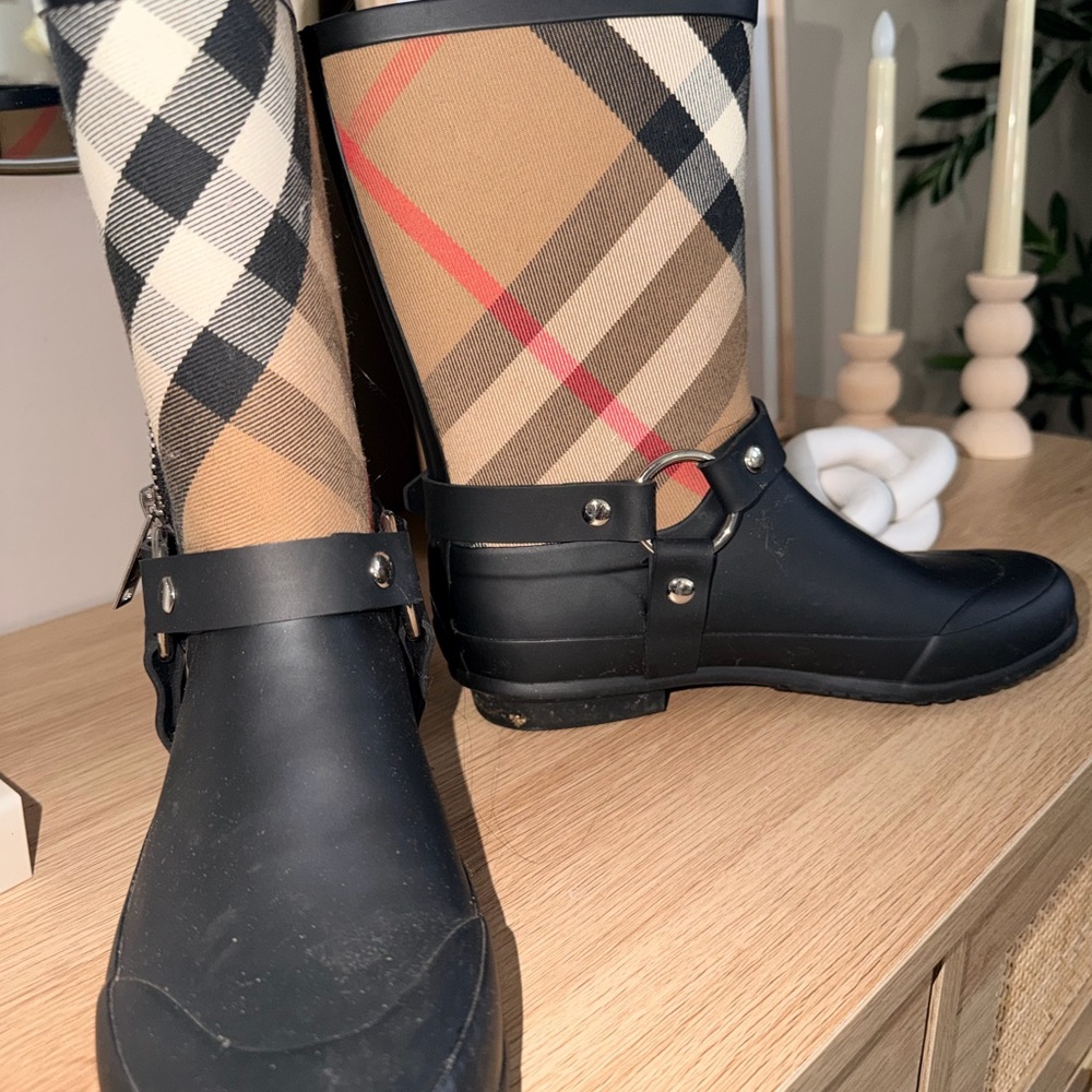 Burberry Boots - Picture 4 of 4